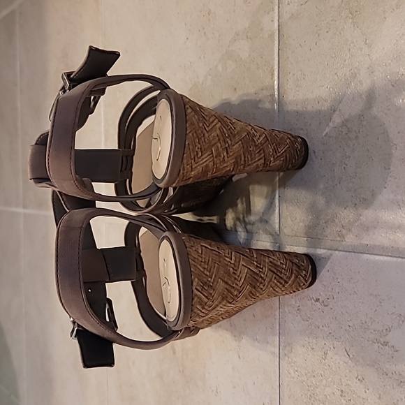 Sandals - Picture 3 of 3